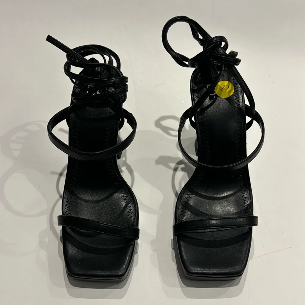 BP NWT Neta Strappy Platform Sandals in Black
